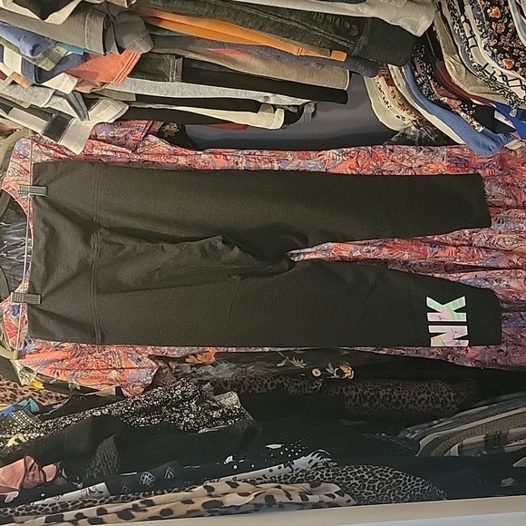 VS PINK LEGGINGS 💗 - Picture 6 of 7